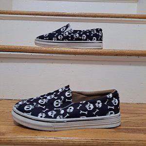 Womens slip on Skull sneaker size 39 (8)